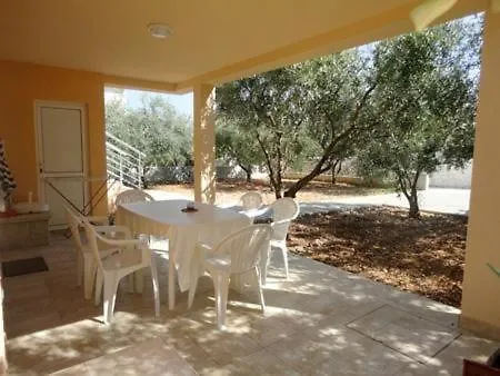 Grosses Mit Terrasse, Balkons Und Garten * Sevid