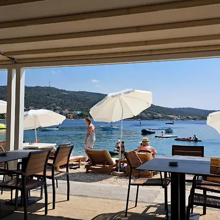 Grosses Mit Terrasse, Balkons Und Garten Prázdninový dům Sevid