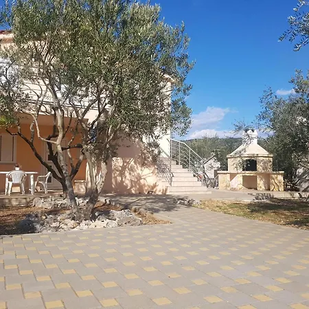 Prázdninový dům Grosses Mit Terrasse, Balkons Und Garten